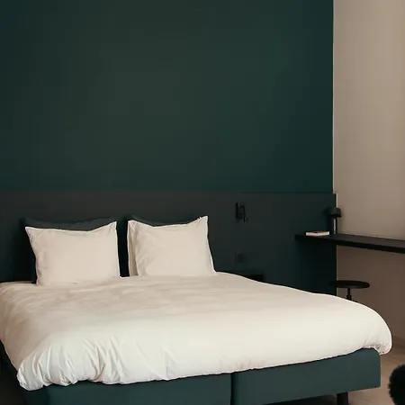 Between Bed & Breakfast 4*