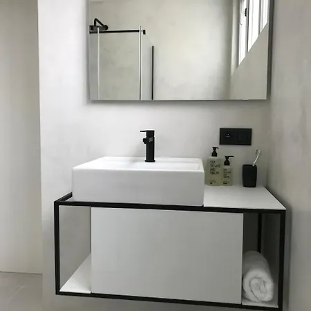 Between 4* Ghent
