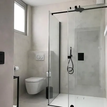 Between Bed & Breakfast