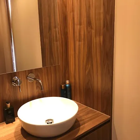 Between Bed & Breakfast 4*