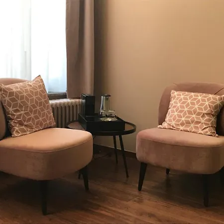 Between Bed & Breakfast 4*