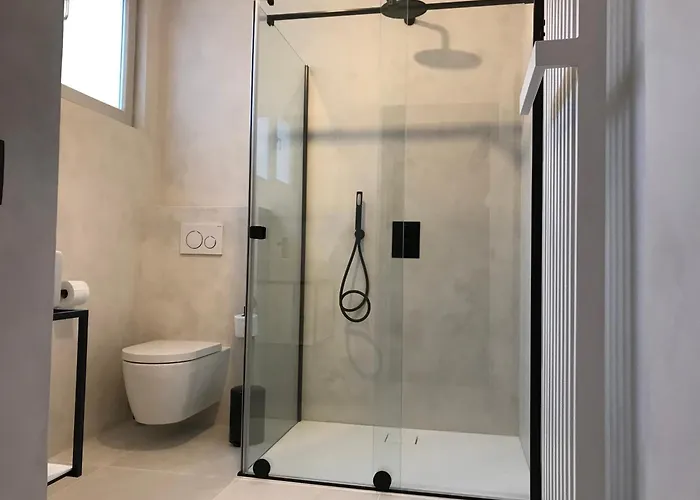 Between Bed & Breakfast