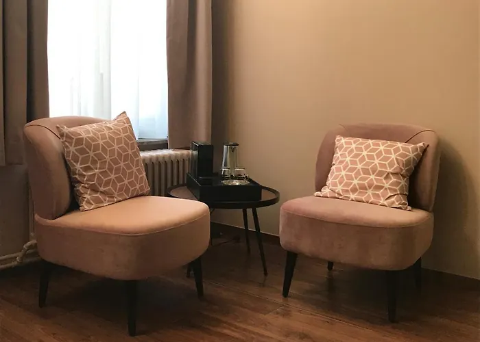 Between Bed & Breakfast 4*